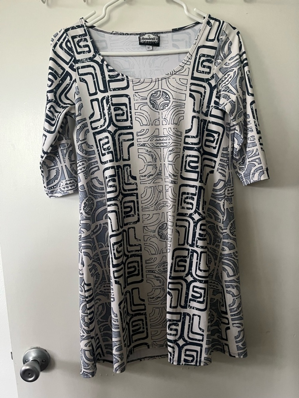 Manuhealii White & Black Geometric Scoop-Neck Midi Dress